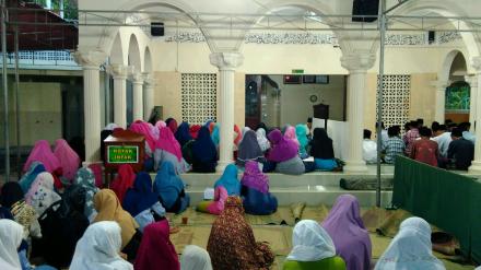 Pengajian Menjelang Buka Puasa di Masjid Al-Furqon Bongoskenti